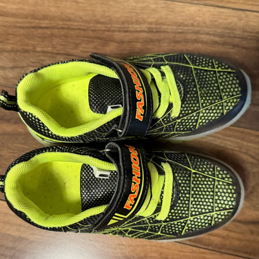 Light Up Shoes (size 26 Asia) = size 11 Kids Approx